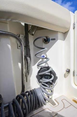 325 Boston Whaler W/ Seakeeper Stabilizer & Ride Yacht Photos Pics 