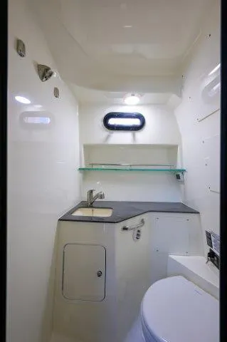 325 Boston Whaler W/ Seakeeper Stabilizer & Ride Yacht Photos Pics 