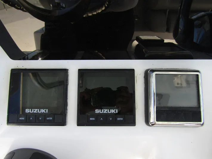  Yacht Photos Pics Suzuki digital displays on 2023 Twin Vee 340 GFX CC boat dashboard.