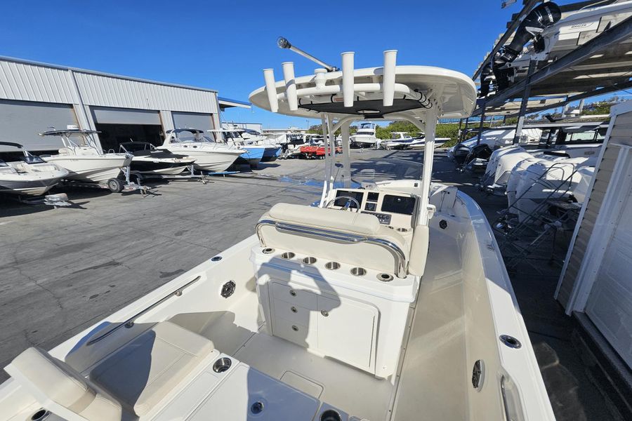 2023 Boston Whaler 250 Dauntless