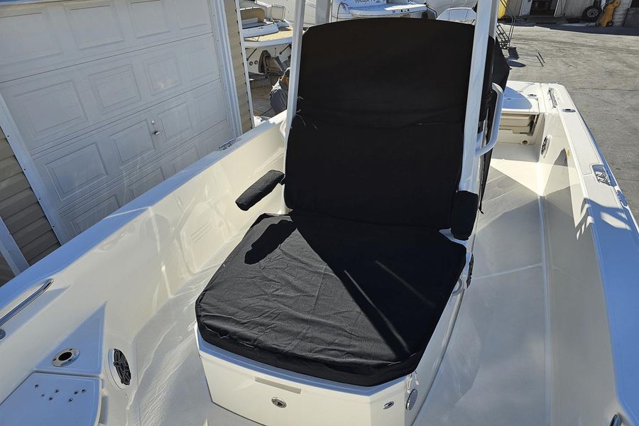 2023 Boston Whaler 250 Dauntless