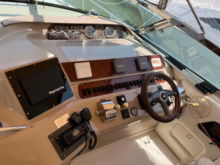  Yacht Photos Pics 1998 Sea Ray 450 Sundancer helm with steering wheel and control panel.