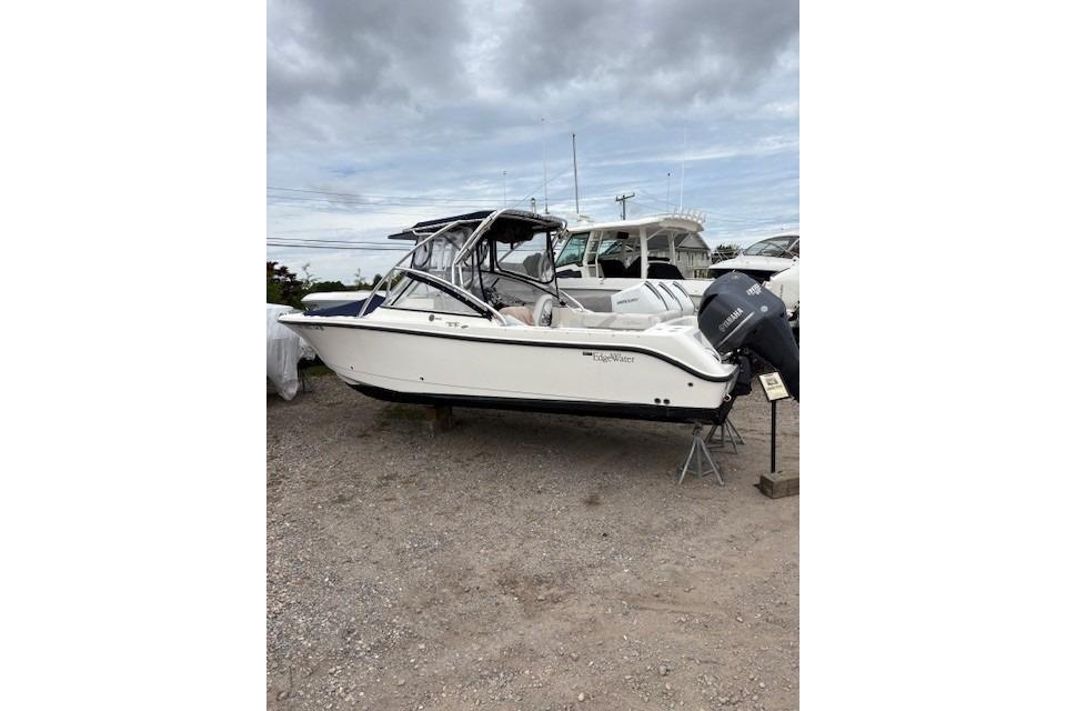 Edgewater 245CX Crossover