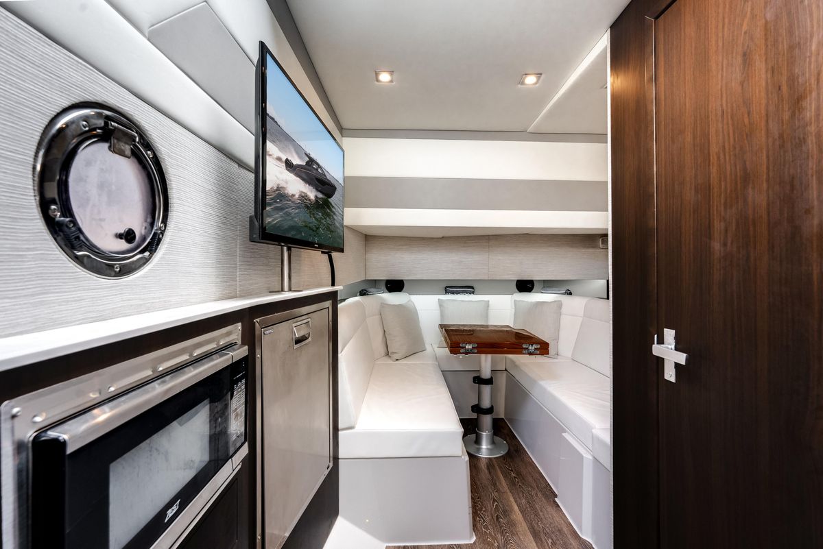 2023 Cruisers Yachts 42 