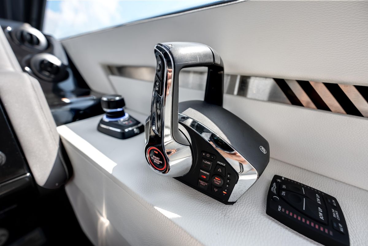 2023 Cruisers Yachts 42 