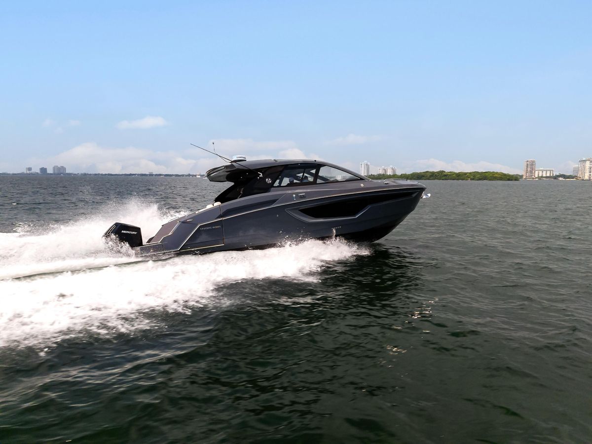 2023 Cruisers Yachts 42 