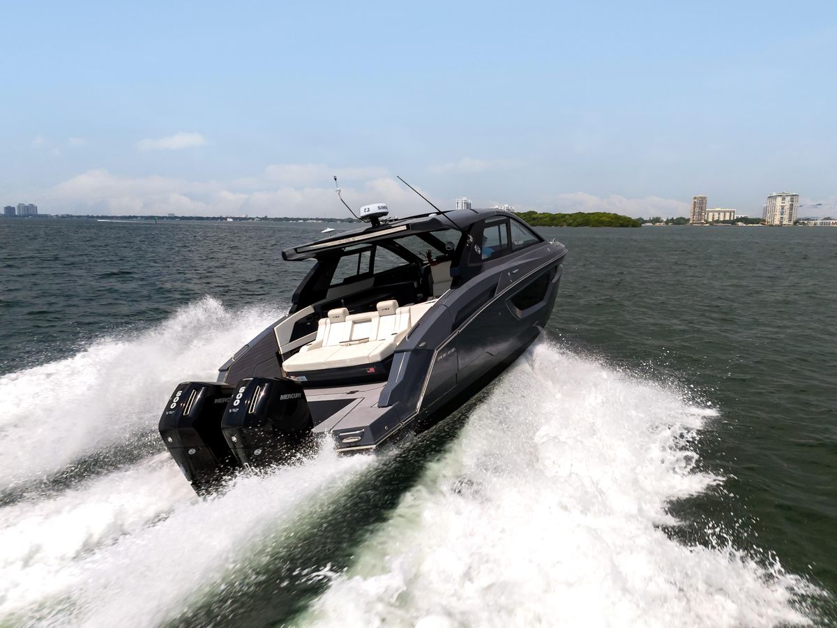 2023 Cruisers Yachts 42 