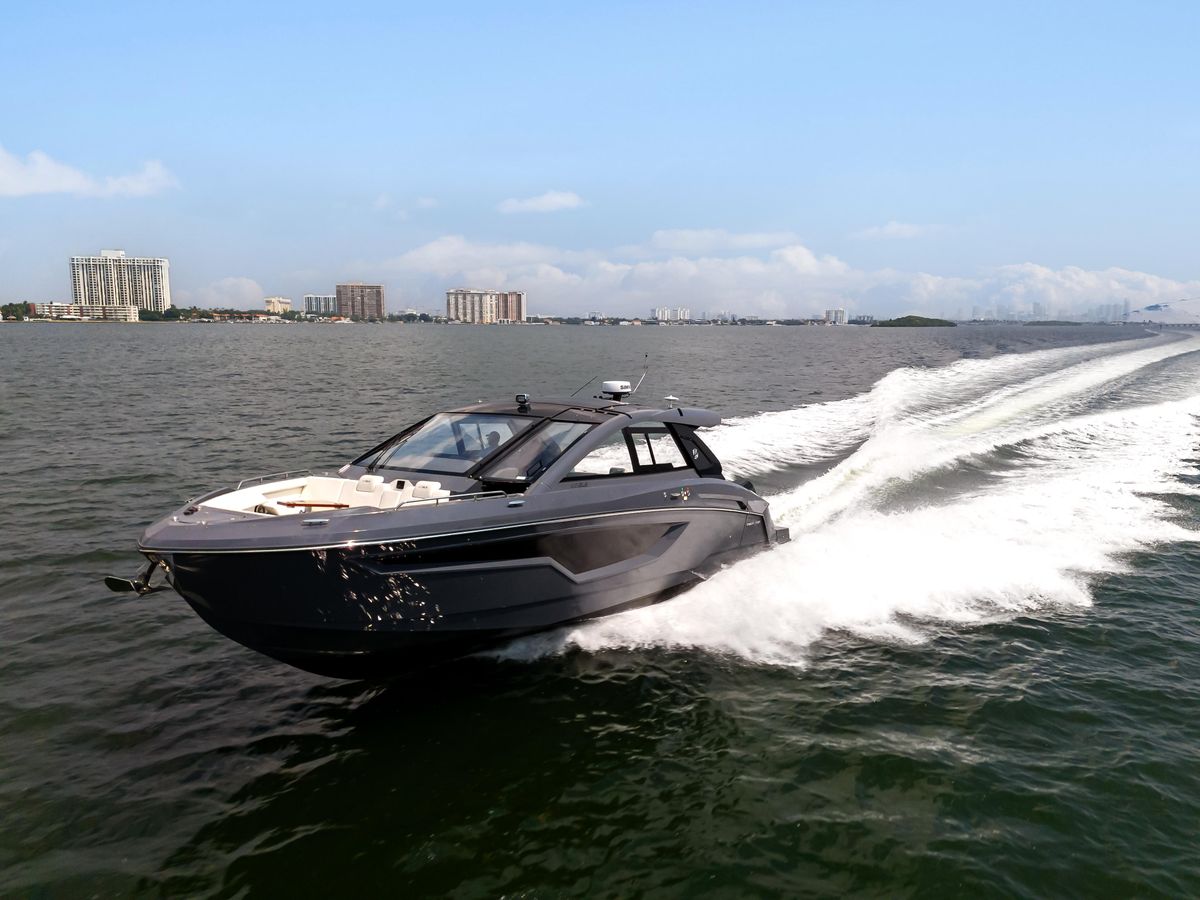 2023 Cruisers Yachts 42 