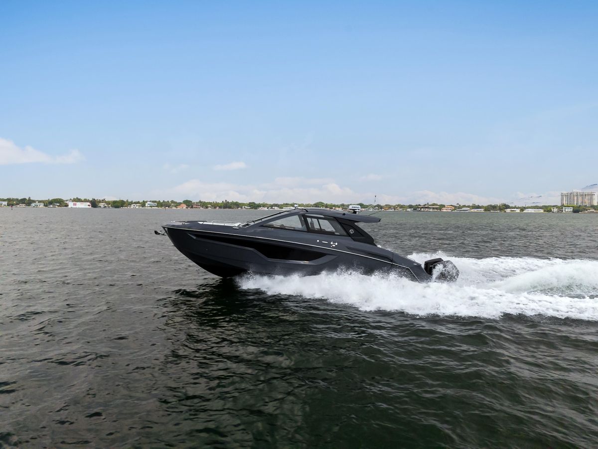 2023 Cruisers Yachts 42 
