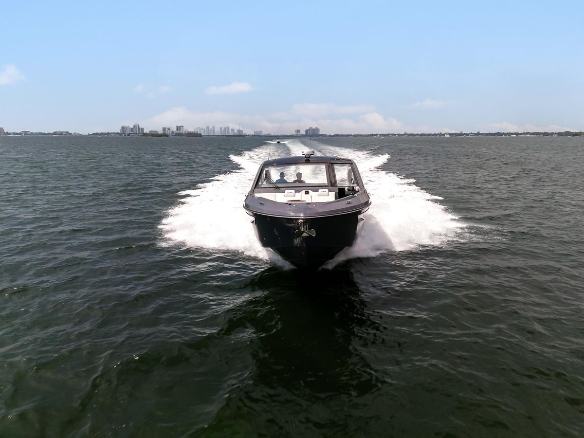 2023 Cruisers Yachts 42 