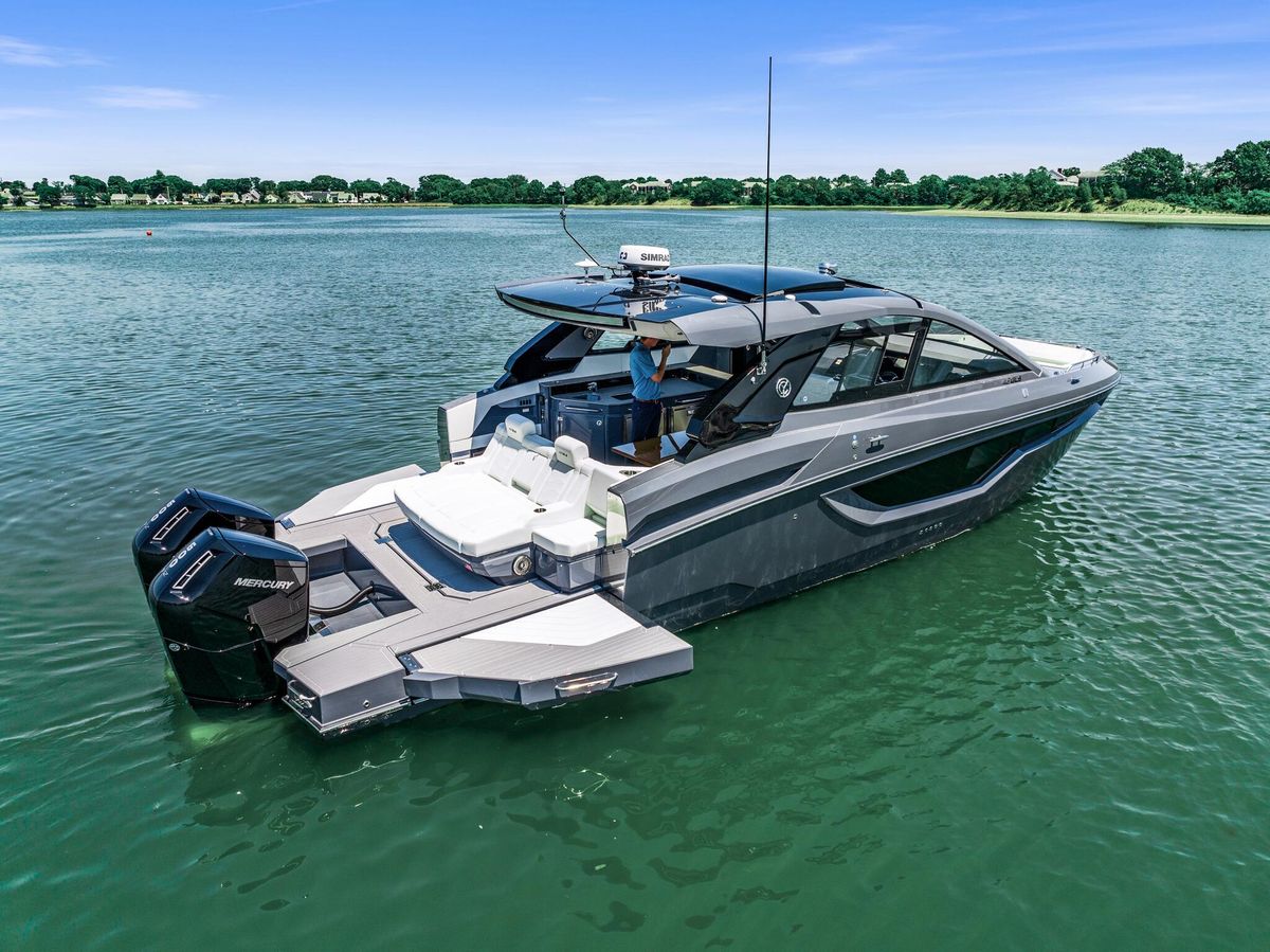 2023 Cruisers Yachts 42 