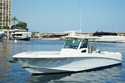 Boston Whaler 370 Outrage