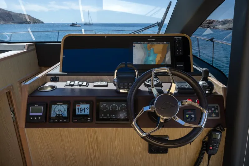 Kiska Yacht Photos Pics 