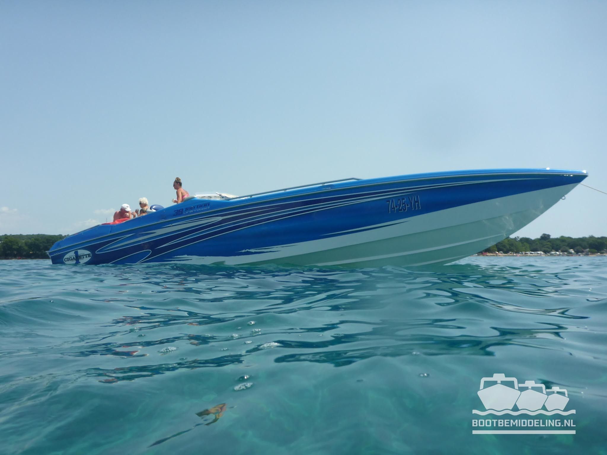 2008 Cigarette 39 Top Gun Unlimited.