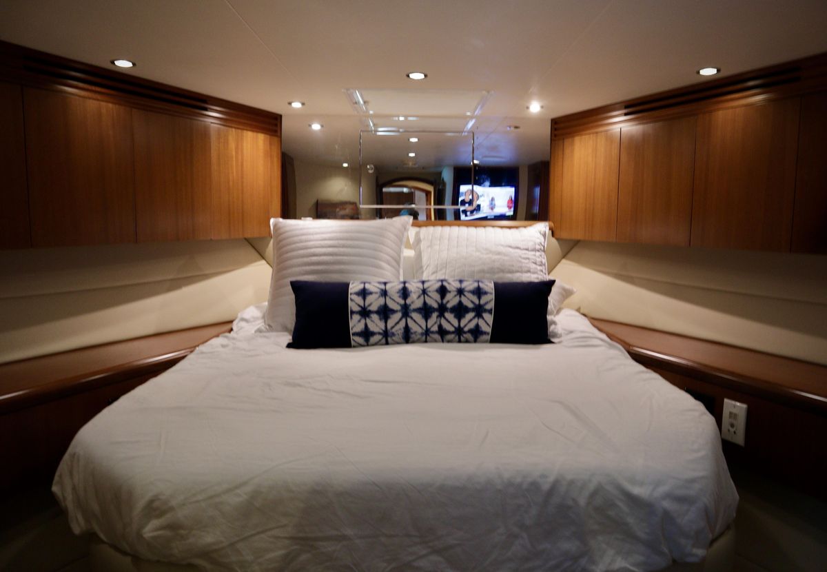 2003 Hatteras 63 