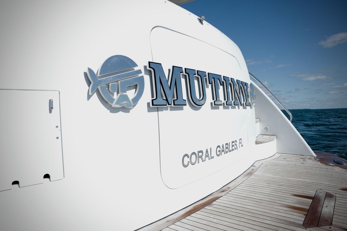 2003 Hatteras 63 