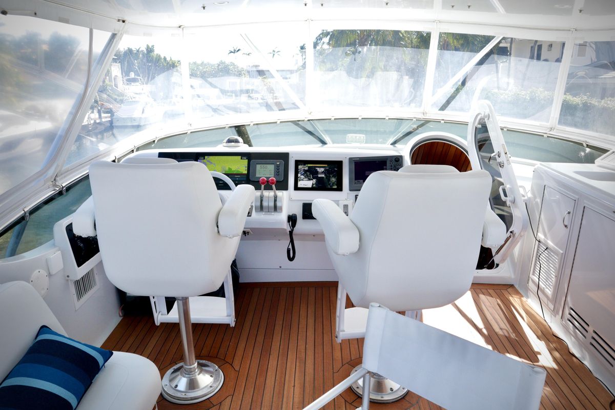 2003 Hatteras 63 