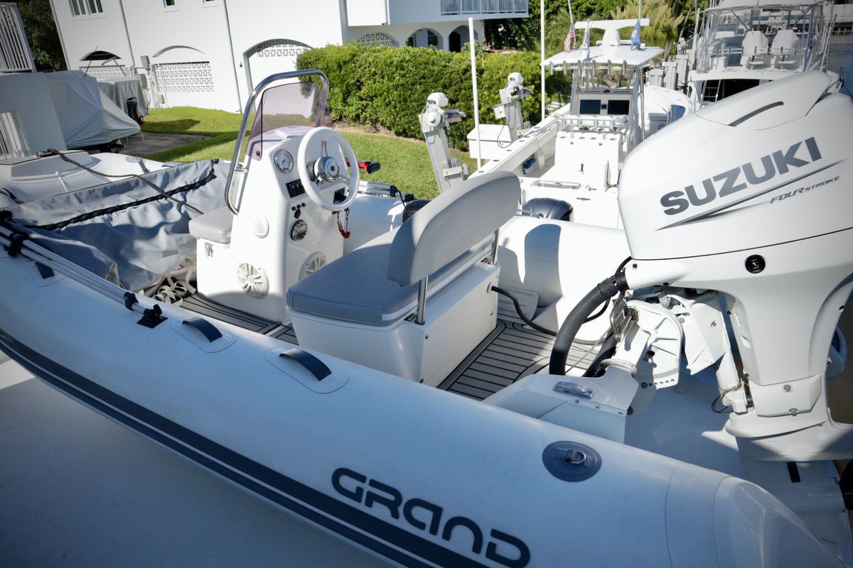 2003 Hatteras 63 