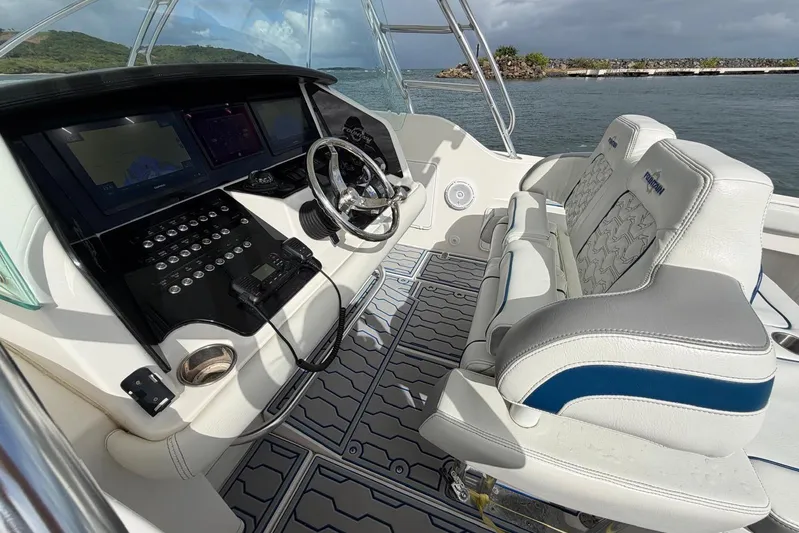  Yacht Photos Pics 2007 Fountain 38 Tournament Edition boat cockpit with dual seats and advanced navigation controls.