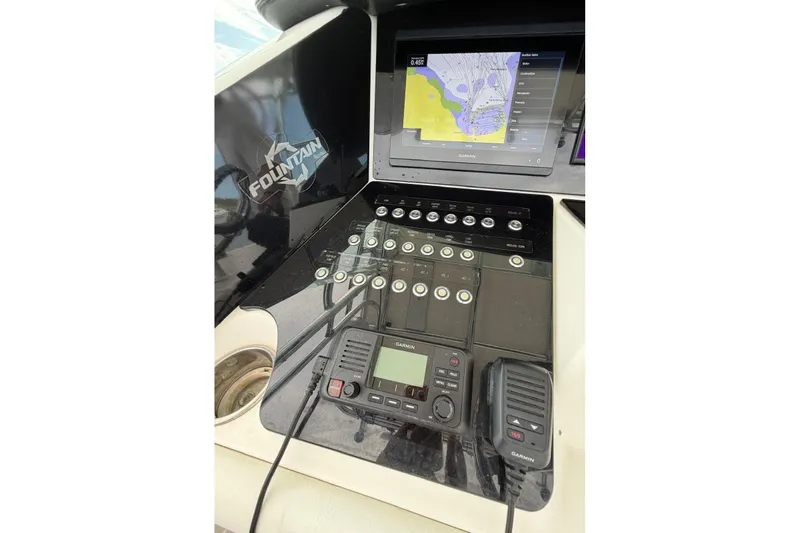  Yacht Photos Pics 2007 Fountain 38 Tournament Edition boat dashboard with Garmin navigation system.