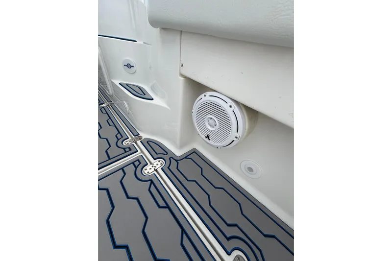  Yacht Photos Pics 2007 Fountain 38 Tournament Edition boat interior with speaker and patterned flooring.