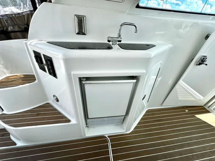  Yacht Photos Pics 2008 Cruisers Yachts 390 Sports Coupe interior with sink and mini fridge.