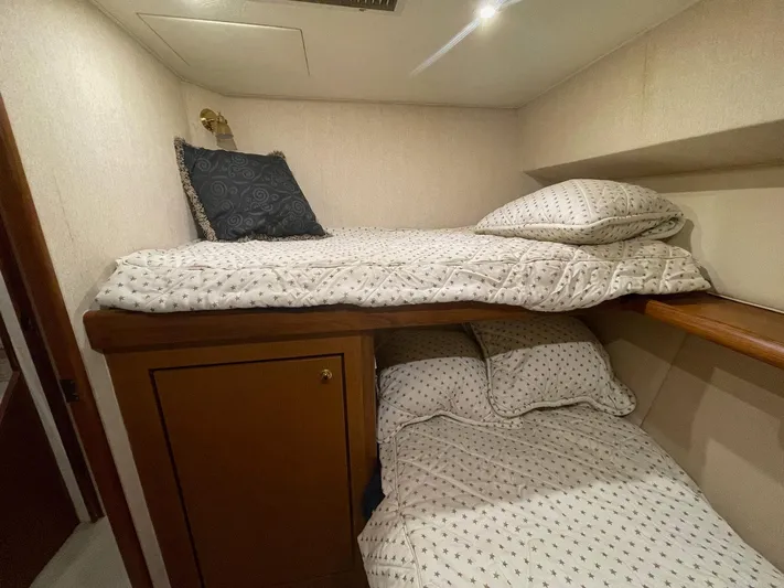End Game Yacht Photos Pics Bunk beds in 2001 Ocean Yachts 56 Super Sport cabin with cozy bedding.