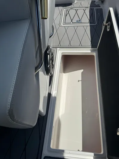 Aqua Divina Yacht Photos Pics 