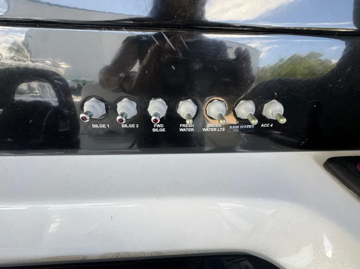 Aqua Divina Yacht Photos Pics 