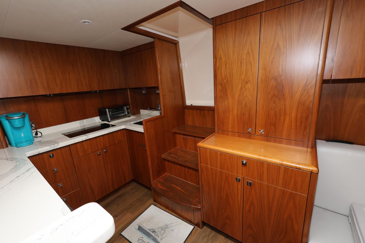 2018 Hatteras 45 