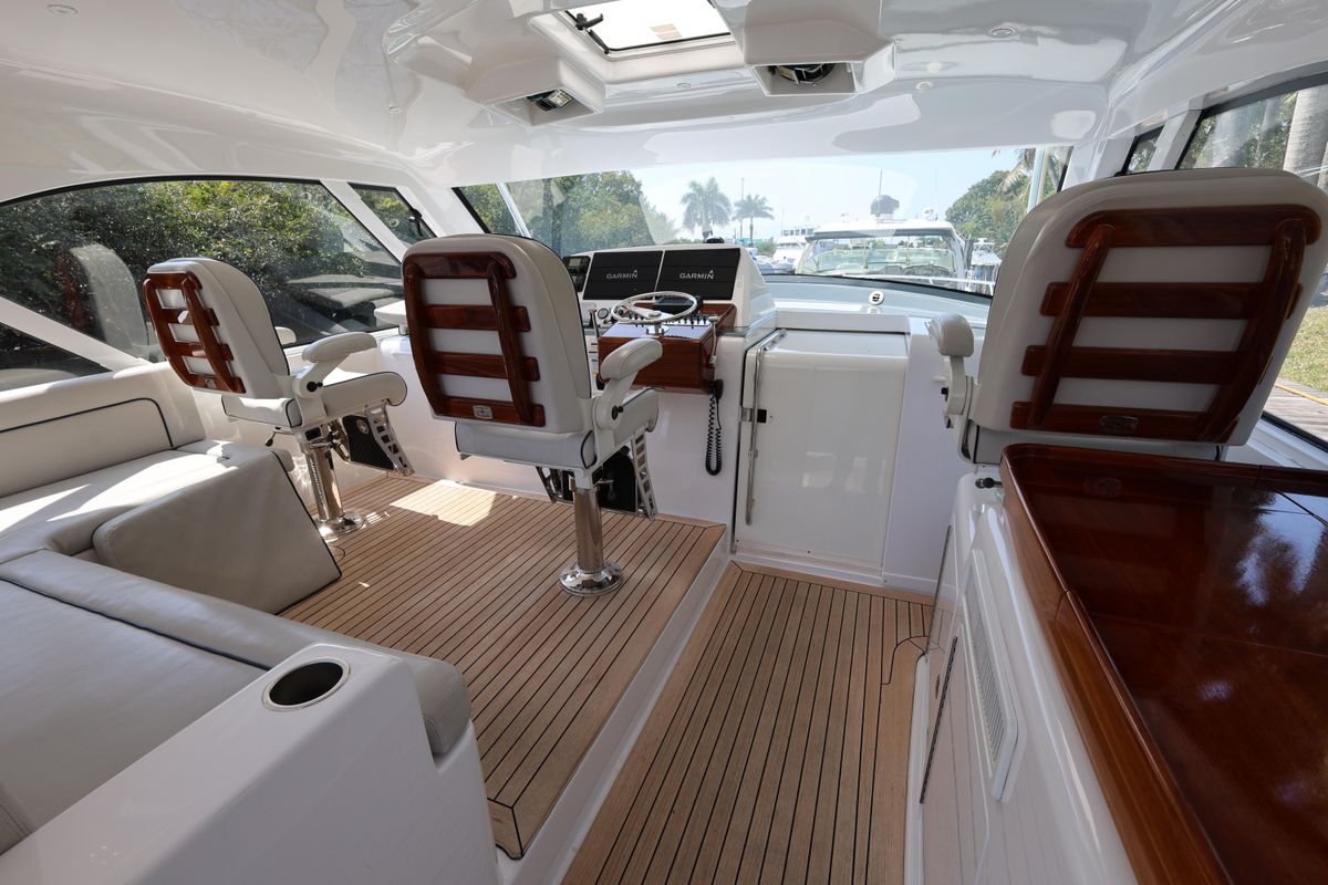 2018 Hatteras 45 