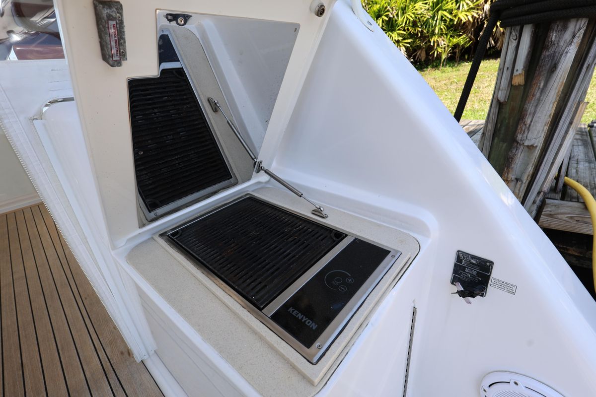 2018 Hatteras 45 
