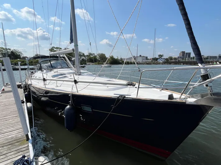 Vita Amoris Yacht Photos Pics 2005 Beneteau 423 sailboat docked at a marina under a clear blue sky.