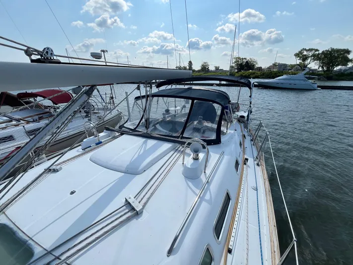 Vita Amoris Yacht Photos Pics 2005 Beneteau 423 sailboat docked in a marina under a partly cloudy sky.
