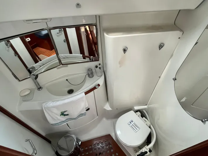 Vita Amoris Yacht Photos Pics Bathroom interior of a 2005 Beneteau 423 yacht, featuring sink and toilet.