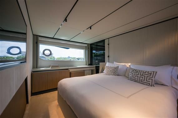 2023 Ferretti Yachts 73 