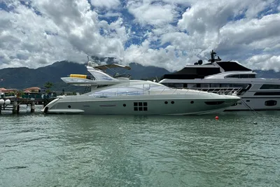 Azimut 72S