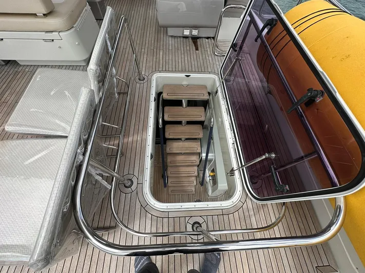 B-enjoy III Yacht Photos Pics 