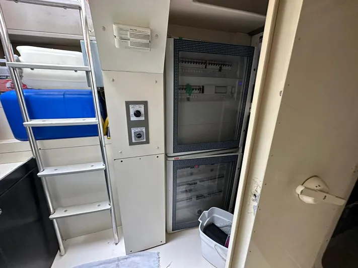 B-enjoy III Yacht Photos Pics 