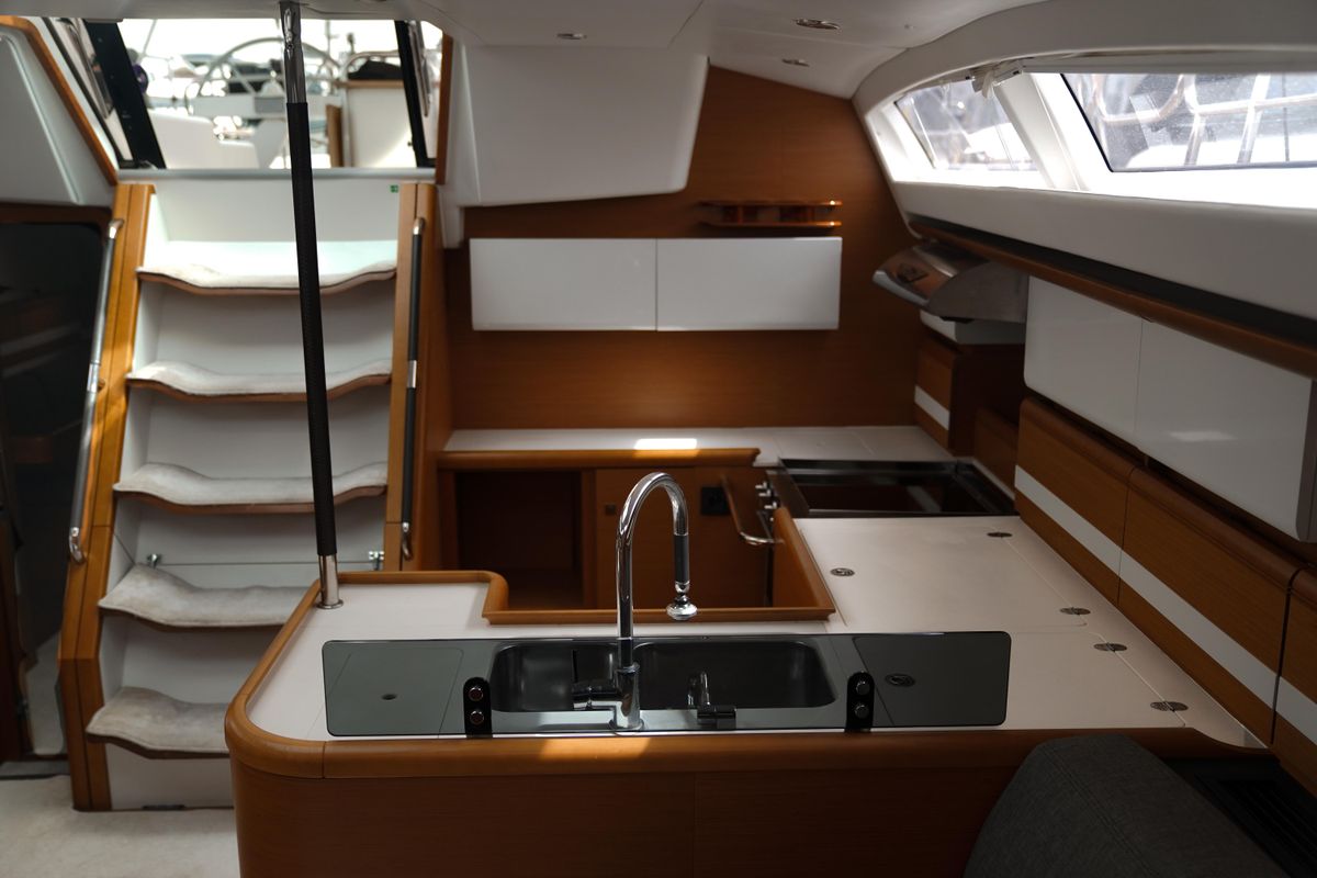 2012 Jeanneau 58 