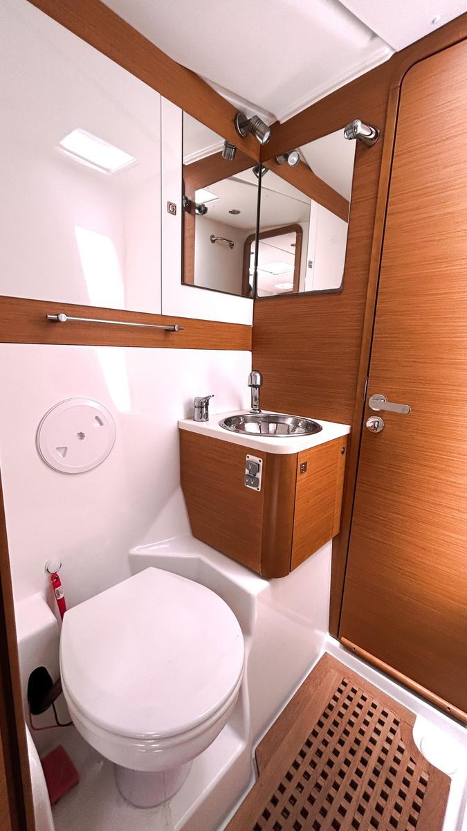2012 Jeanneau 58 