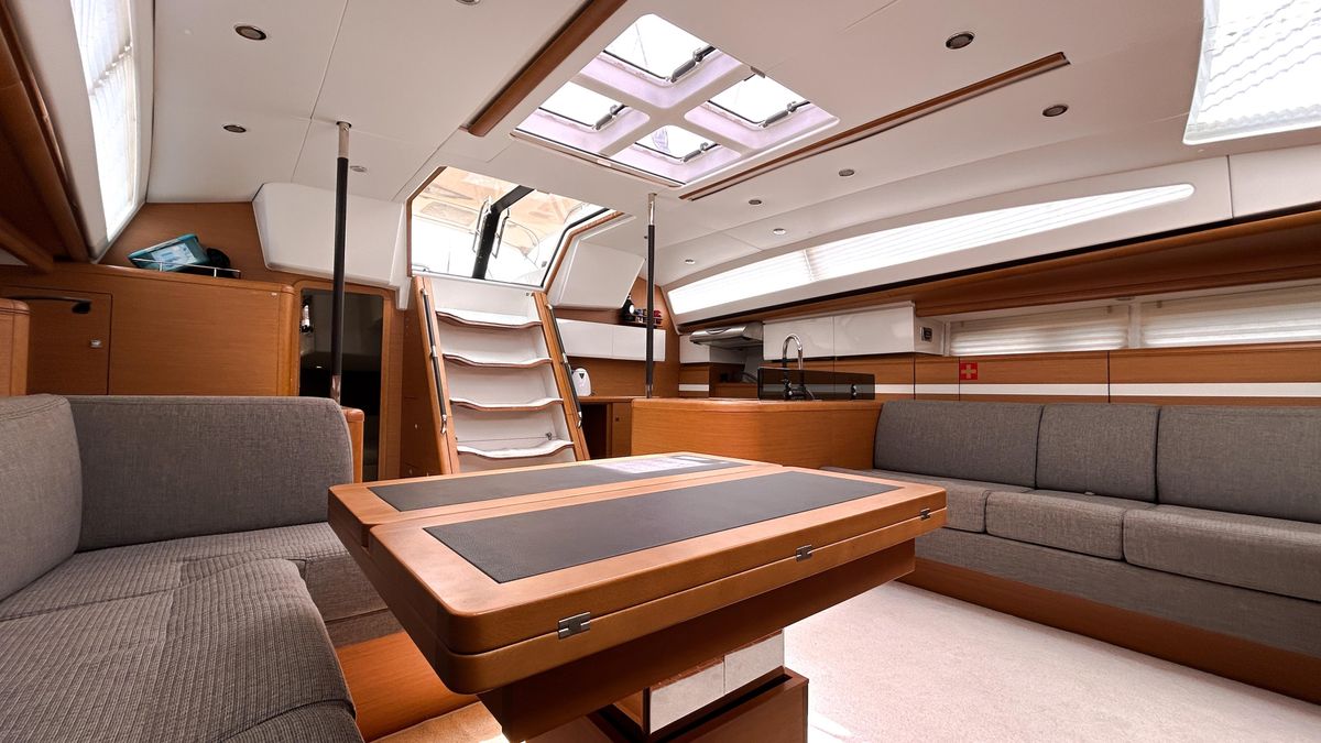 2012 Jeanneau 58 