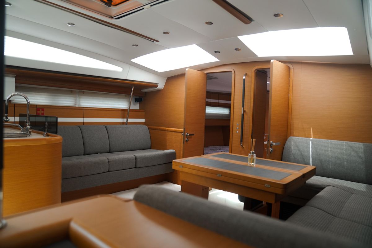 2012 Jeanneau 58 