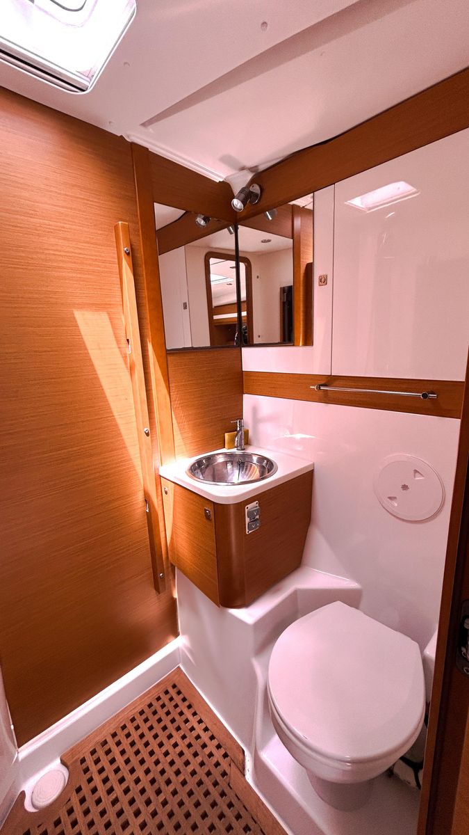 2012 Jeanneau 58 