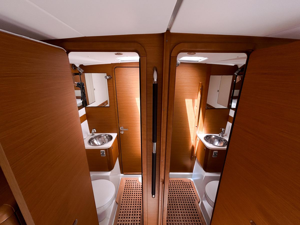 2012 Jeanneau 58 