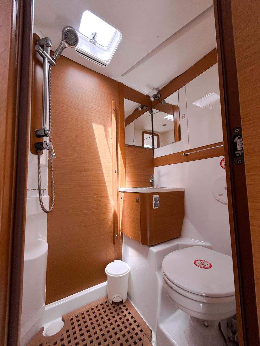 2012 Jeanneau 58 