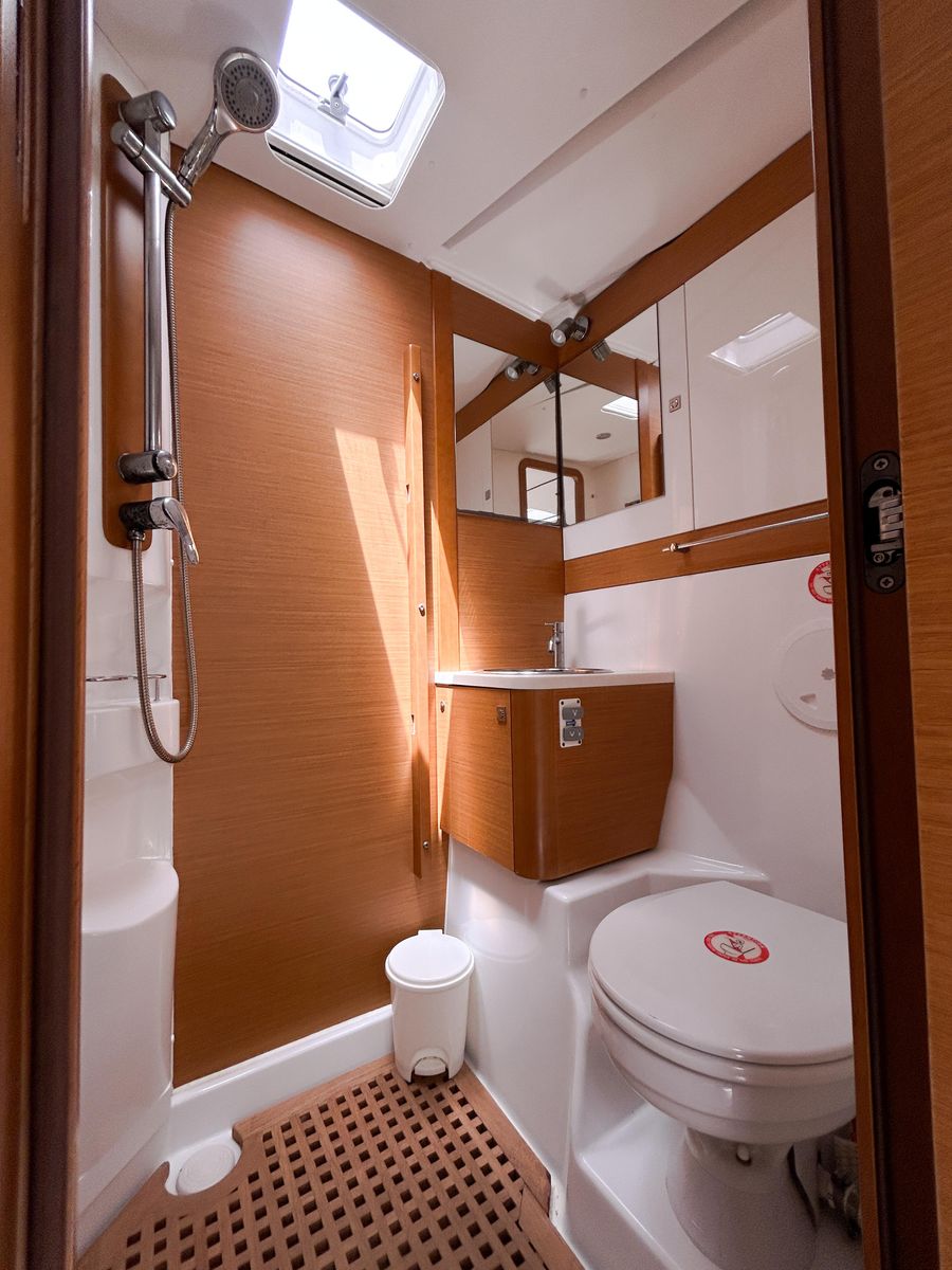 2012 Jeanneau 58 