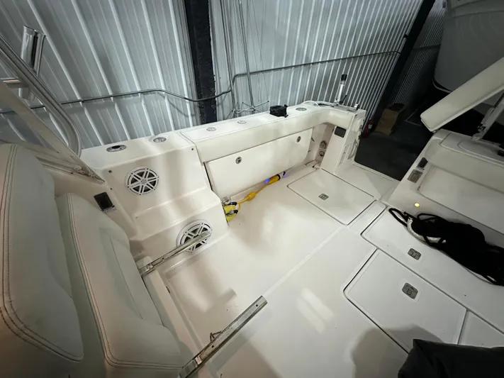  Yacht Photos Pics 2006 Tiara Yachts 3600 Open cockpit with white seating and storage compartments.