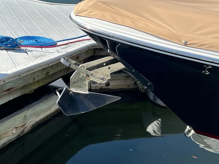  Yacht Photos Pics Recessed Anchor Chute