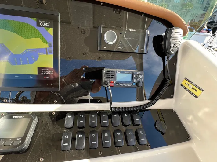  Yacht Photos Pics Console (stbd)